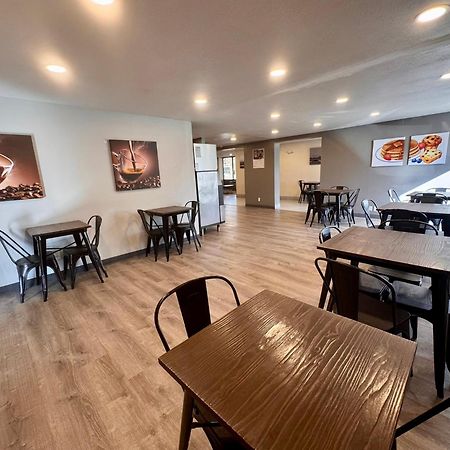 Super 8 By Wyndham Great Falls City Center Екстериор снимка