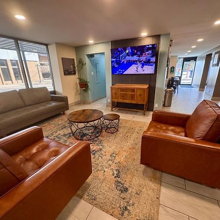 Super 8 By Wyndham Great Falls City Center Екстериор снимка