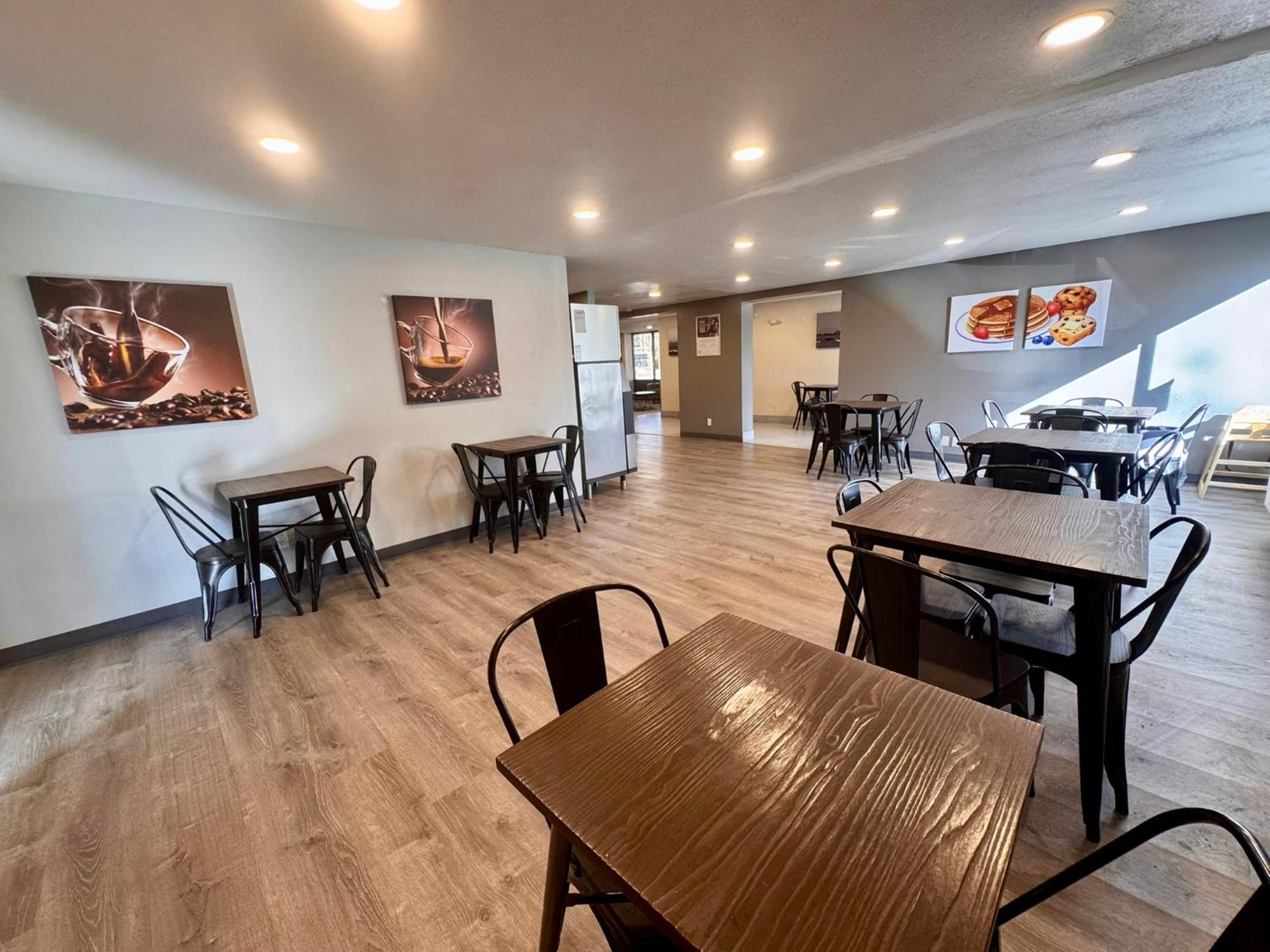 Super 8 By Wyndham Great Falls City Center Екстериор снимка