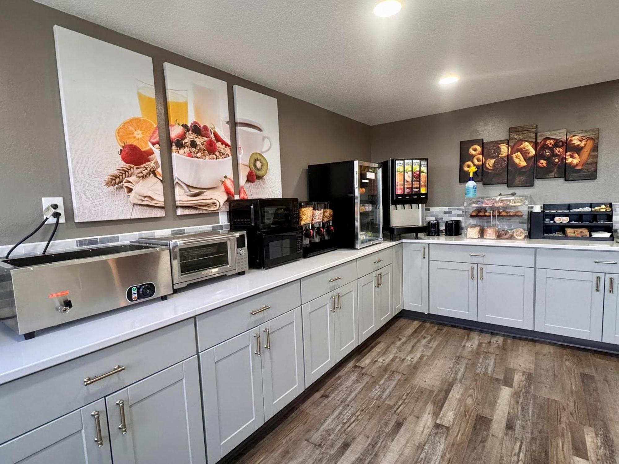Super 8 By Wyndham Great Falls City Center Екстериор снимка