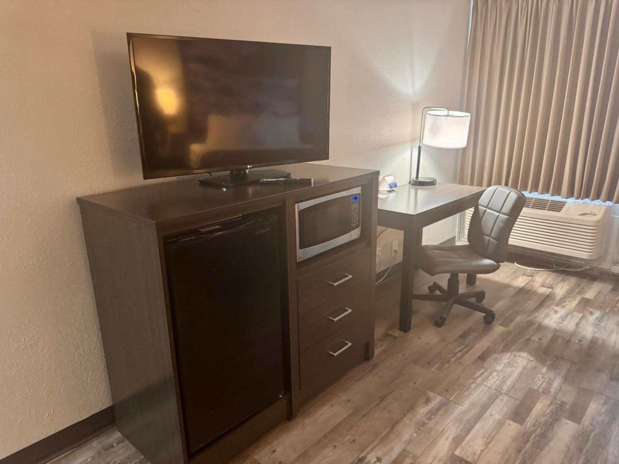 Super 8 By Wyndham Great Falls City Center Екстериор снимка
