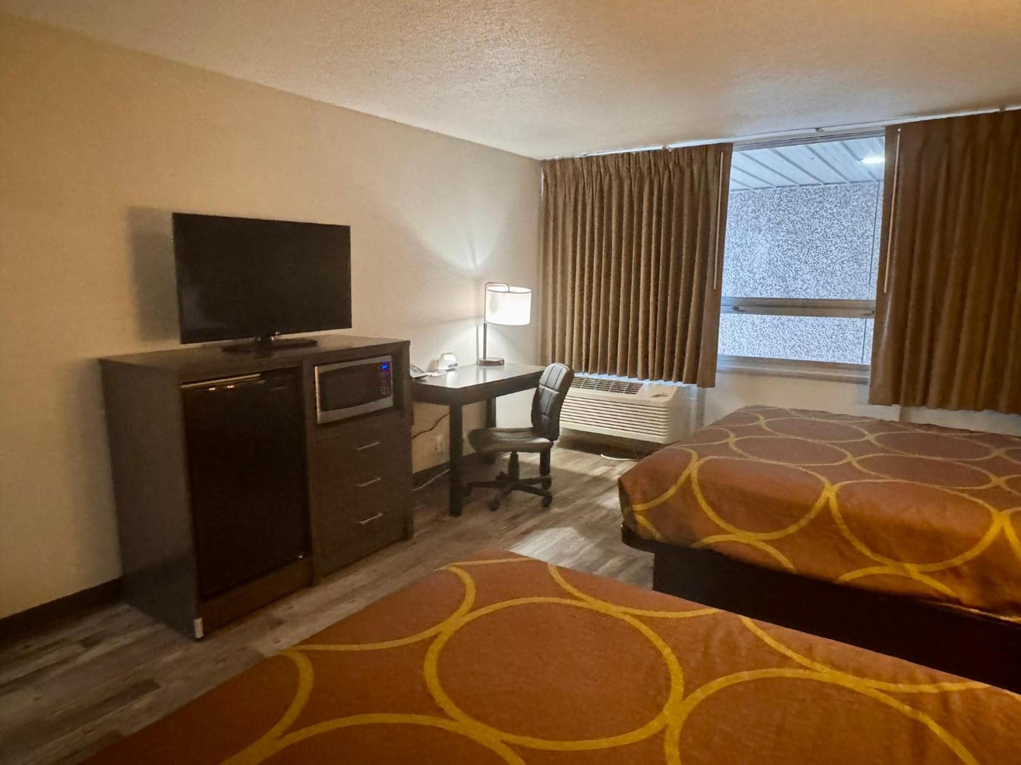 Super 8 By Wyndham Great Falls City Center Екстериор снимка