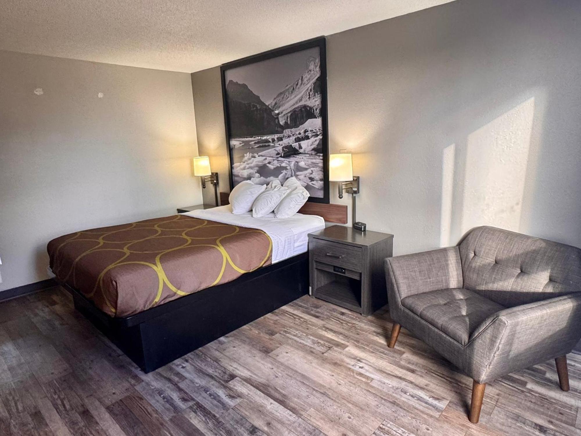Super 8 By Wyndham Great Falls City Center Екстериор снимка