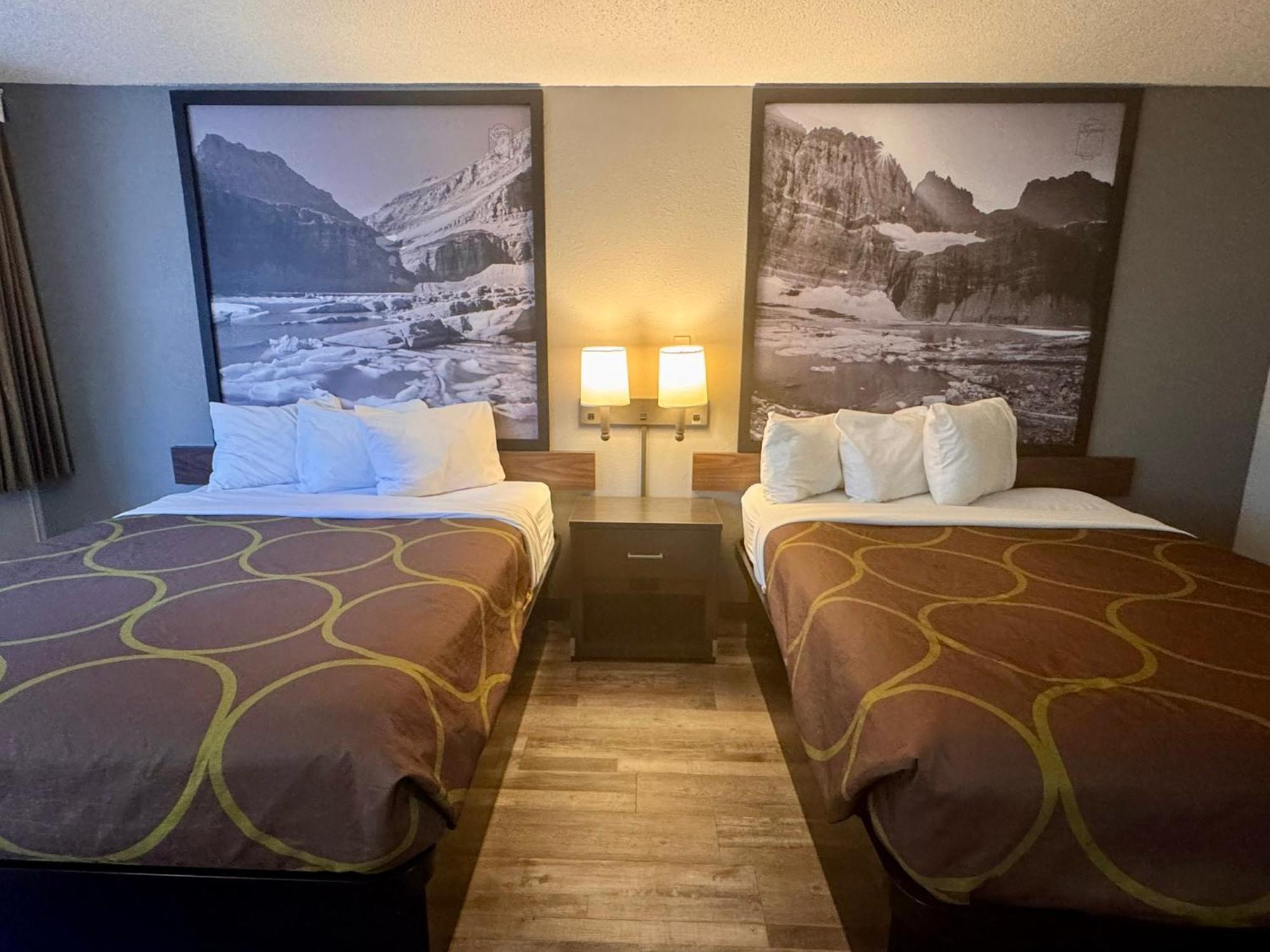 Super 8 By Wyndham Great Falls City Center Екстериор снимка