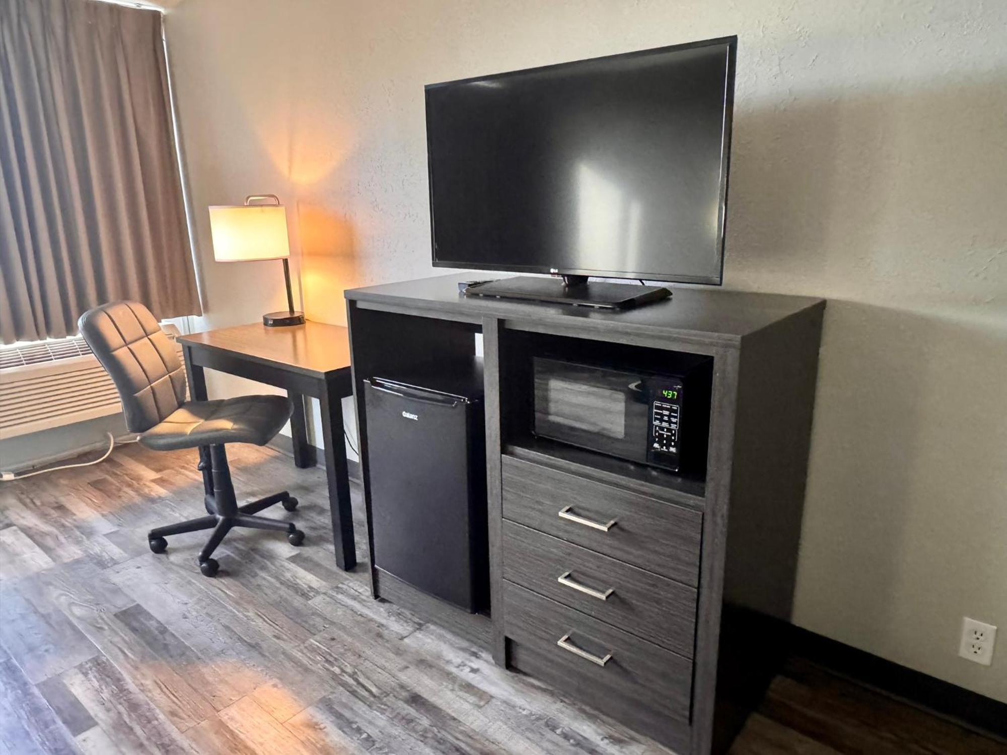Super 8 By Wyndham Great Falls City Center Екстериор снимка
