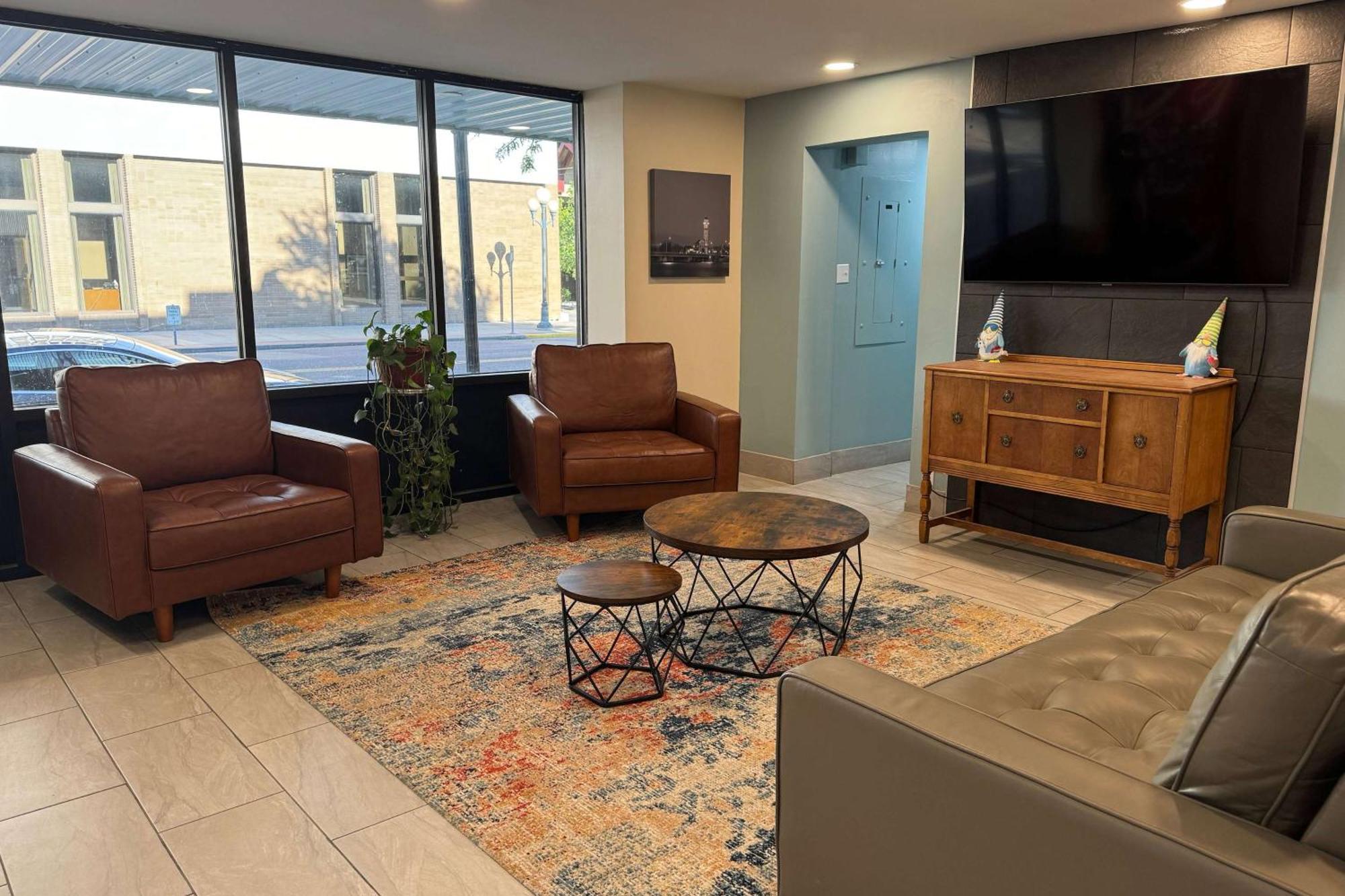 Super 8 By Wyndham Great Falls City Center Екстериор снимка